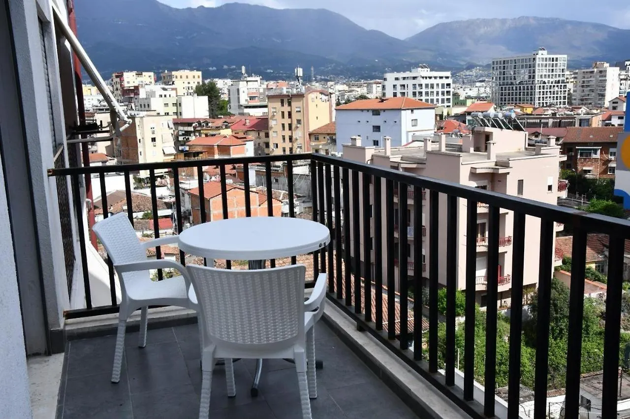 Cozy Apartment Near New Bazaar & Free Parking Tirana