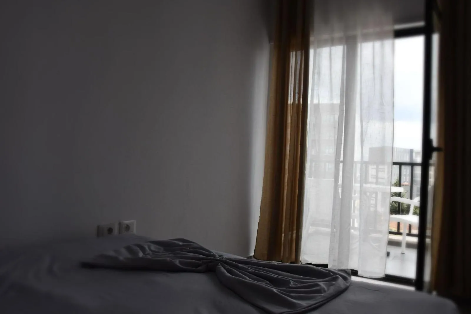 Cozy Apartment Near New Bazaar & Free Parking Tirana