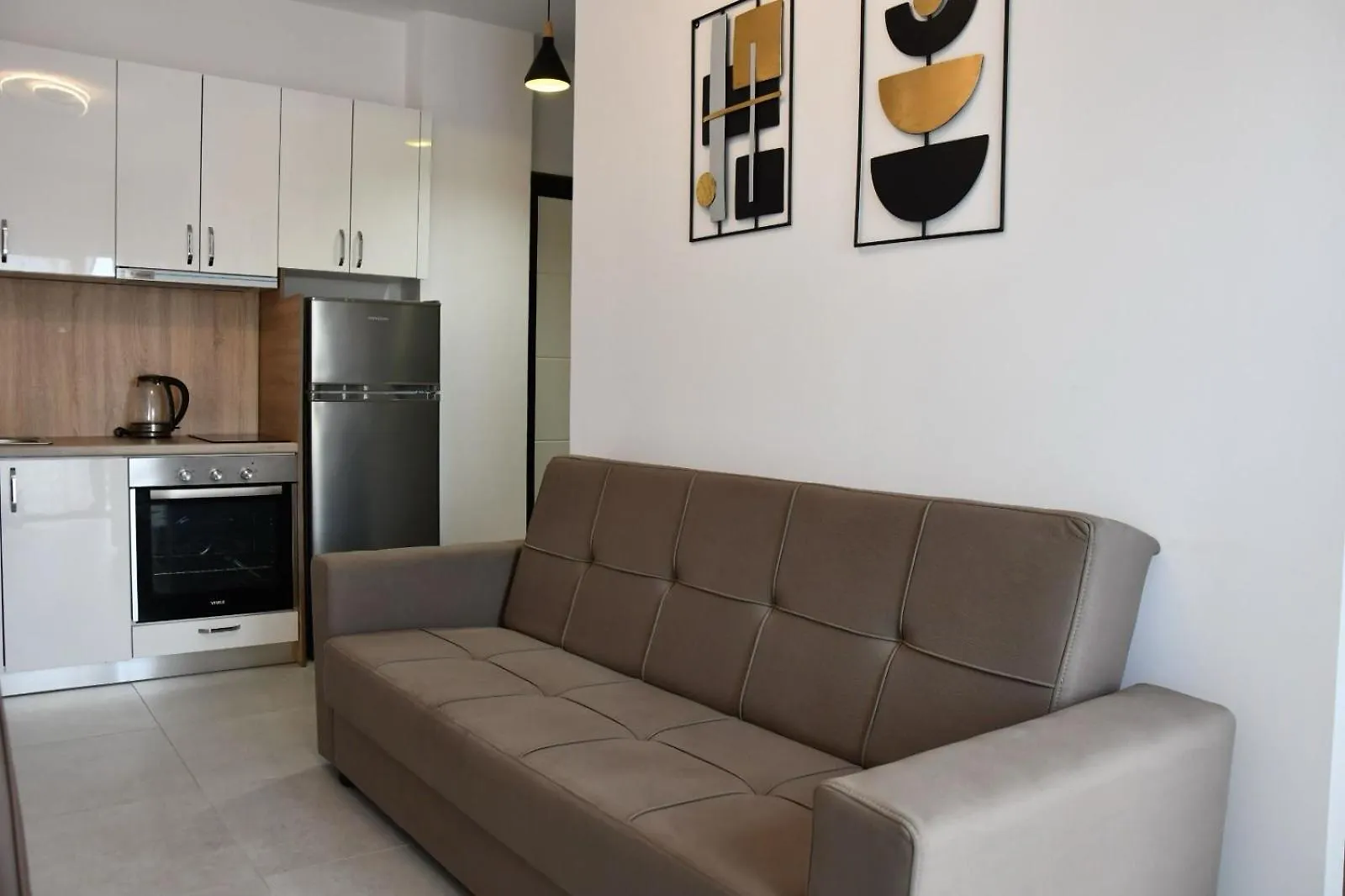 Cozy Apartment Near New Bazaar & Free Parking Tirana