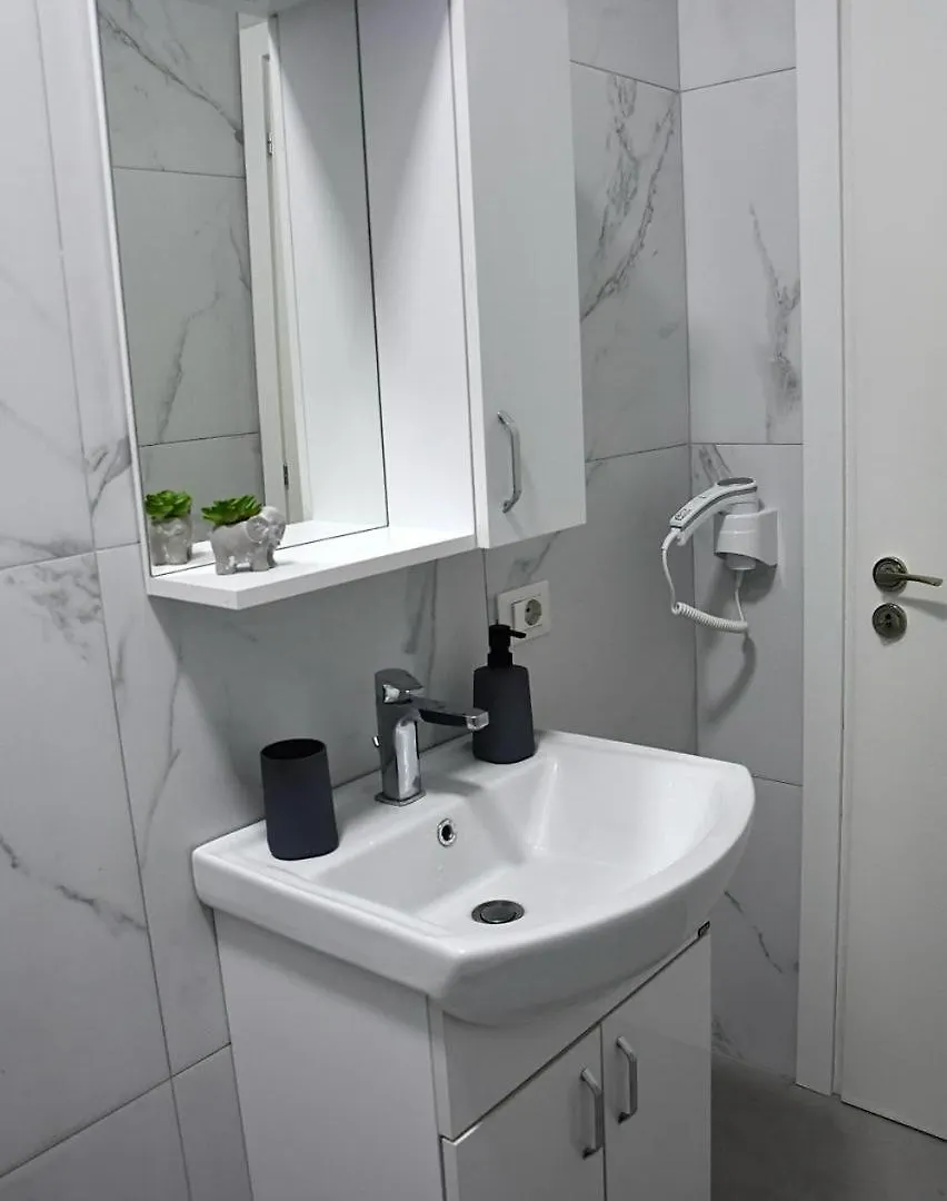 Cozy Apartment Near New Bazaar & Free Parking Tirana