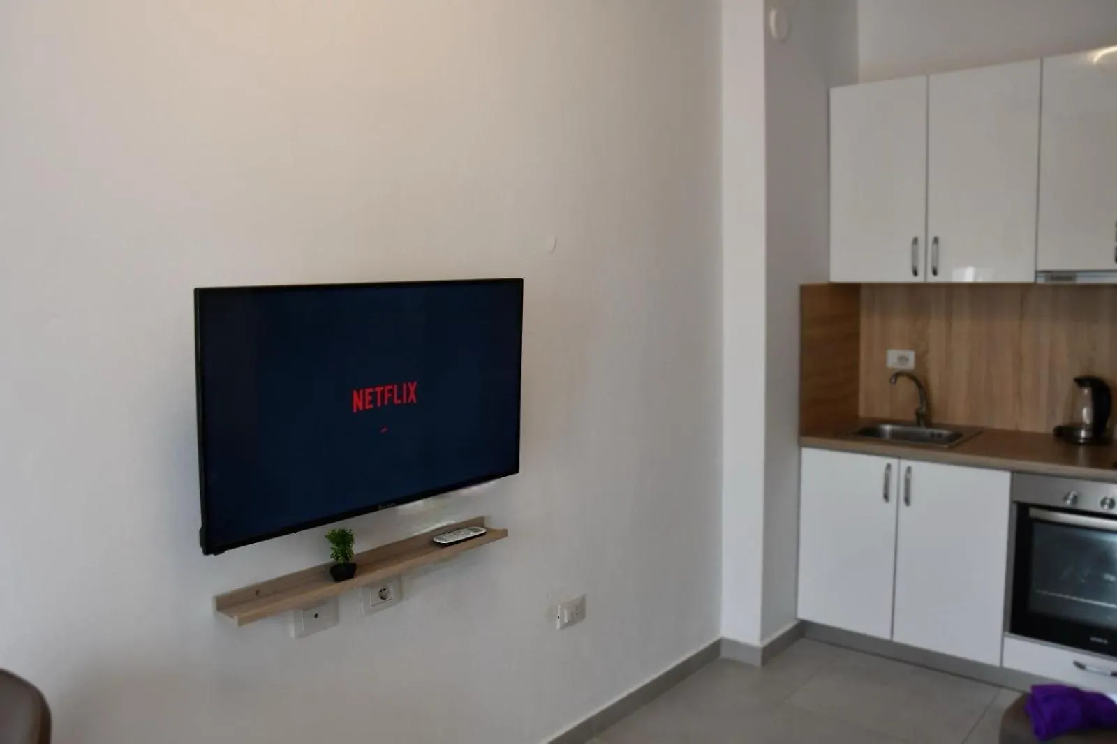 Cozy Apartment Near New Bazaar & Free Parking Tirana